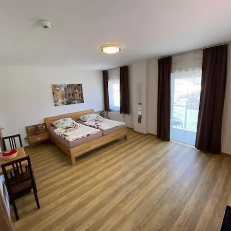 4 Mori Hotell *