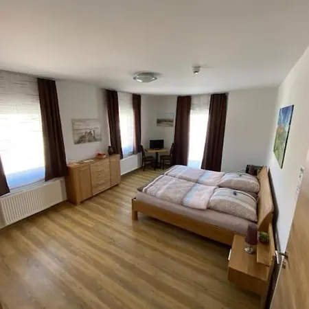 4 Mori Hotell *